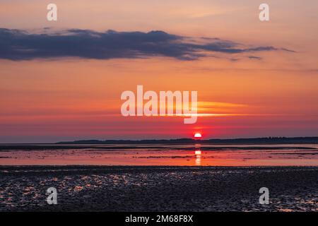 Sonnenaufgang Im Wattenmeer Auf Der Insel Amrum. Stockfoto