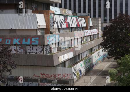 Der Apartmentkomplex Damiers am Rande von La Defense besteht aus 640 Wohnungen in vier Gebäuden Stockfoto