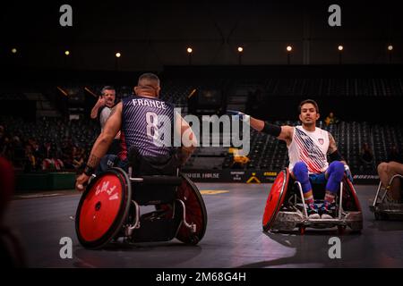 Kenneth Guinn, Master der US-Luftwaffe, nimmt an einem Rugby-Wettbewerb für Rollstuhlfahrer bei den Invictus Games in den Haag, Niederlande, 19. April 2022 Teil. Die Invictus Games bestehen aus fast 20 Nationen, mehr als 500 militärischen Wettbewerbern, die an 10 Sportveranstaltungen vom 16. Bis 22. April 2022 teilnehmen. IG22, Invictus Games, WeAreTeamUS, Rollstuhl Rugby, Stockfoto