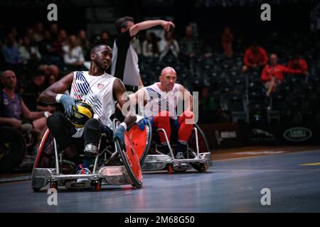 Reservieren Sie U.S. Air Force Tech. Sgt. Kevin Greene, nimmt an einem Rollstuhl-Rugby-Wettbewerb für die Invictus Games in den Haag, Niederlande, 19. April 2022 Teil. Die Invictus Games bestehen aus fast 20 Nationen, mehr als 500 militärischen Wettbewerbern, die an 10 Sportveranstaltungen vom 16. Bis 22. April 2022 teilnehmen. IG22, Invictus Games, WeAreTeamUS, Rollstuhl Rugby, Stockfoto