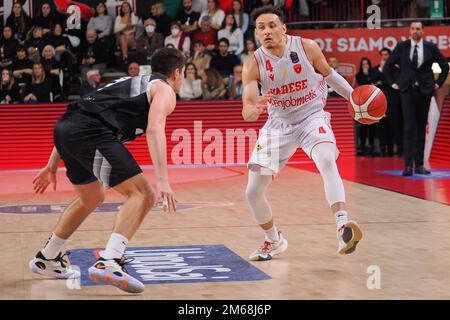 Enerxenia Arena, Varese, Italien, 02. Januar 2023, Colbey Ross (Openjobmetis Varese) MVP des Spiels für Openjobmetis Varese während Openjobmetis Var Stockfoto