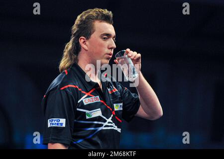 LONDON, ENGLAND - 19. DEZEMBER: Danny Jansen aus den Niederlanden in Aktion während des 5. Tages der Cazoo World Darts Championship im Alexandra Palace am 12. Dezember 2022 in London, England. (Foto: Pieter Verbeek/BSR Agency) Stockfoto