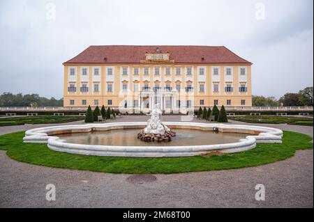 Blick auf die Gärten des Schlosses Hof in Niederösterreich eine Landresidenz aus dem 18. Jahrhundert, die größtenteils von Prinz Eugene von Savoyen gegründet wurde Stockfoto