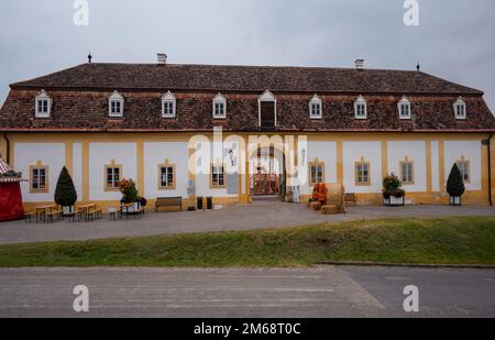 Blick auf die Gärten des Schlosses Hof in Niederösterreich eine Landresidenz aus dem 18. Jahrhundert, die größtenteils von Prinz Eugene von Savoyen gegründet wurde Stockfoto