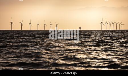 Gunfleet Sands Offshore Wind Farm ist ein 172 MW Windpark rund 7 Kilometer (4,3 Meilen) vor der Clacton-on-Sea Küste in der Northern Thames Estuary. Stockfoto