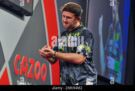 LONDON, VEREINIGTES KÖNIGREICH - 21. DEZEMBER: Callan Rydz of England reagiert am 7. Tag der Cazoo Dart-Weltmeisterschaft im Alexandra Palace am 21. Dezember 2022 in London, England. (Foto: Pieter Verbeek/BSR Agency) Stockfoto