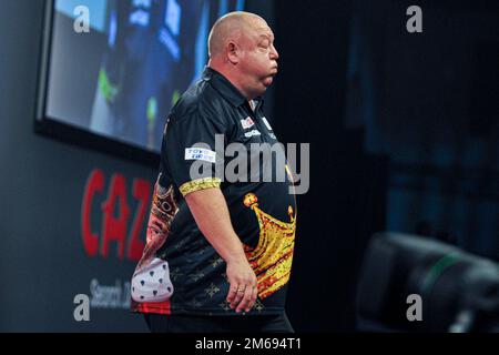 LONDON, VEREINIGTES KÖNIGREICH - DEZEMBER 21: Mervyn King of England reagiert am 7. Tag der Cazoo World Darts Championship im Alexandra Palace am 21. Dezember 2022 in London, England. (Foto: Pieter Verbeek/BSR Agency) Stockfoto