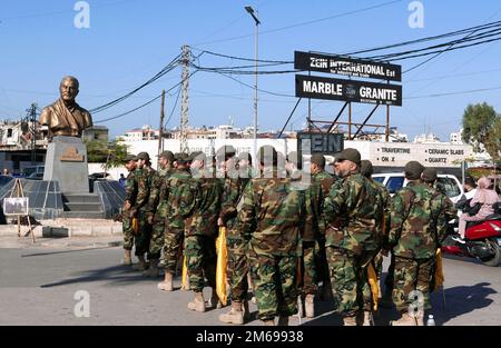 Die Soldaten der Hisbollah Shia Movemen zollen dem iranischen Militäroffizier Qasem Soleimani, Beirut, Libanon, im Januar 3 2023 Hommage. Soleimani wurde am 3. Januar 2020 durch einen US-Drohnenangriff im Irak in der Nähe des internationalen Flughafens Bagdad getötet. (Foto: Elisa Gestri/SIPA USA) Stockfoto