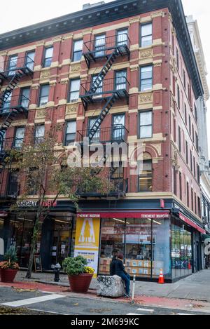 Tenement Museum in The Bowery, ein historisches Viertel in der Lower East Side von Manhattan, New York City, USA Stockfoto
