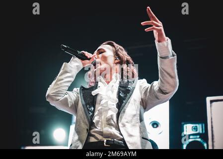 TEATRO CONCORDIA, VENARIA, ITALIEN: Damiano David, Sänger der italienischen Rockband Maneskin, tritt live auf der Bühne für die „Il ballo della vita“-Tour auf Stockfoto