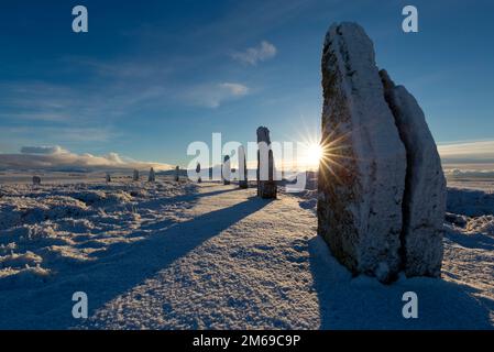 Der Ring des neolithischen Brodgar-Hähnchens im Winter, Orkney Isles Stockfoto