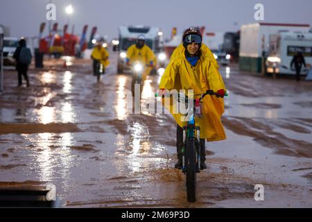 Saudi-Arabien. 03. Januar 2023. Illustration, Bivouac, Regen während der Phase 3 des Dakar 2023 zwischen Al-'Ula und Hail, am 3. Januar 2023 in Hail, Saudi-Arabien - Foto Julien Delfosse/DPPI Credit: DPPI Media/Alamy Live News Stockfoto