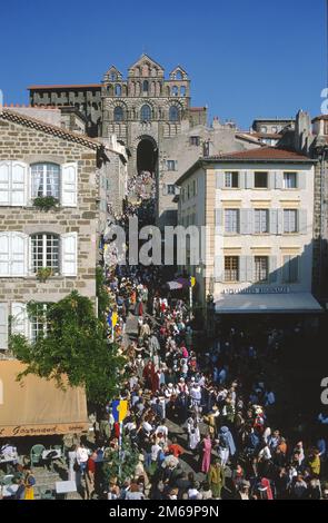 Frankreich. Auvergne. Haute-Loire (43). Le Puy-en-Velay. Haute-Loire (43). Le Puy-en-Velay. Jedes 3. Septemberwochenende kehrt die Stadt in die Renaiss zurück Stockfoto