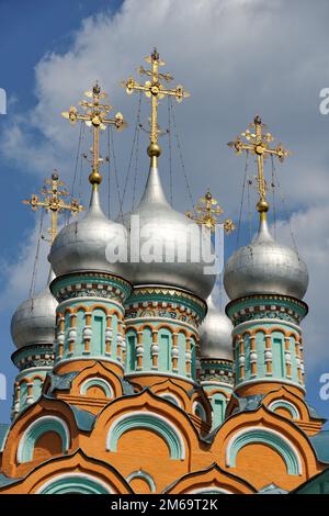 Silberne Kupolen von St. Gregory Church in Polyanka - Moskau, Russland Stockfoto