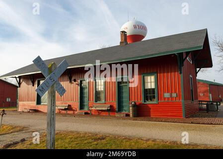 Wyoming, Illinois - USA - 2. Januar 2022: Das historische Chicago, Burlington & Quincy Railroad Depot, 1871 erbaut, in Wyoming, Illinois, Stockfoto