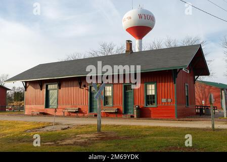 Wyoming, Illinois - USA - 2. Januar 2022: Das historische Chicago, Burlington & Quincy Railroad Depot, 1871 erbaut, in Wyoming, Illinois, Stockfoto