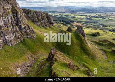 Der wunderschöne Berg Binevenagh in der Nähe von Limavady in Nordirland, Großbritannien. Stockfoto