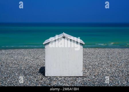 Einzelnes Strandhaus, Mers-les-Bains, Picardie, Frankreich Stockfoto