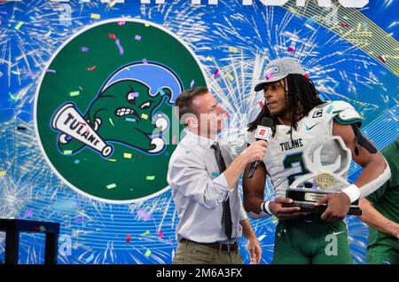 Arlington, Texas, USA. 2. Januar 2023. Cotton Bowl 2023 Defensive MVP Tulane Green Wave Linebacker DORIAN WILLIAMS (Bild: © Gregory Dodds/ZUMA Press Wire) Stockfoto