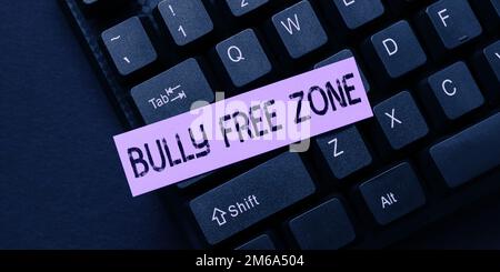 Handgeschriebenes Schild „Bully Free Zone“. Das Wort "respektvoll gegenüber anderen Mobbing sein" ist hier nicht erlaubt Stockfoto