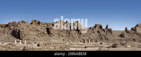 Panoramaaufnahme der Gehäusewände im Medinet Habu, Westufer, Luxor, Ägypten Stockfoto