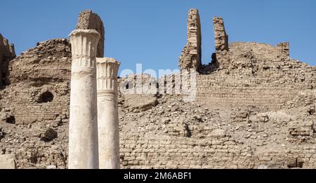 Gehäusewände in Medinet Habu, Westjordanland, Luxor, Ägypten Stockfoto