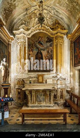 Eze, Frankreich - 1. August 2022: Apse-Kapelle und Kloster der Mariä-Himmelskirche, Notre Dame de l'Assomption in der historischen Altstadt von Eze Stockfoto