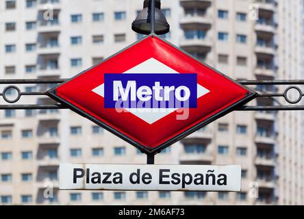 U-Bahn-Schild am Plaza de Espana Stockfoto