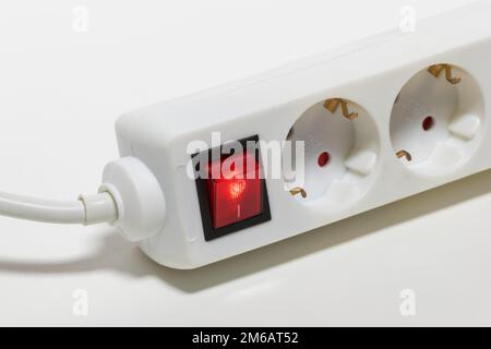 Steckdosenleiste zum Anschließen von Elektrogeräten, Steckdosenverteiler Stockfoto