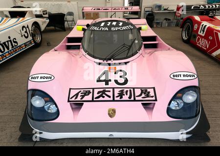 Vorderansicht eines 1989/90 Porsche 962, der von Damon Hill, David Hobbs und Steven Andskar im Le Mans 24 Stunden gefahren wurde, Stockfoto