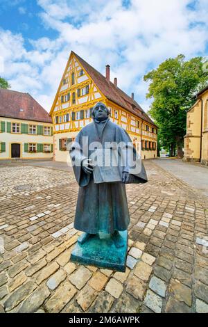 Martin-Luther-Denkmal und Alte Lateinische Schule, Weissenburg, Mittelfrankreich, Bayern, Deutschland Stockfoto