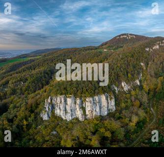 Ingelstein, markanter Kletterfelsen, Basel Jura, Drohnenbild, Gempen, Solothurn, Schweiz Stockfoto