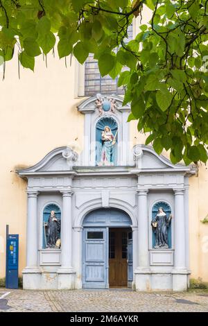 Luxemburg-stadt, Luxemburg - Ocotber 1, 2022: Eintritt in die kleine Kapelle der Abtei Neumünster im Grund in Luxemburg-Stadt Stockfoto