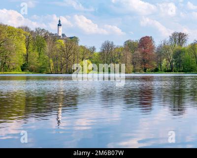 See im Greiz-Park, Obere Burg hinten, Greiz, Thüringen, Deutschland Stockfoto