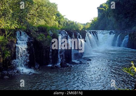 TAD Pha Suam Wasserfall, Bolaven Plateau, Laos Stockfoto