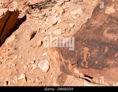 Rock Art in der Split Level Ruin. Rucksacktouren in Grand Gulch und Anasazi-Wohnungen und Felskunst. In Der Nähe Von Blanding, Utah, Usa. Stockfoto