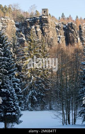 Schnee in der Kaiser-Wilhelm-Festung bei den Herkules-Säulen, Bielatal, Ottomuehle, Sachsenschweiz, Elbstandstein-Gebirge, Sachsen Stockfoto