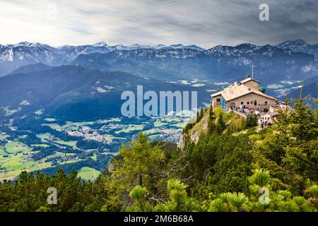 Das Adlerhorst oder Kehlstein bietet einen Blick auf das Tal in Berchtesgaden. Stockfoto