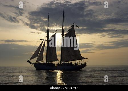 Schwedischer Navy-Schoner Gladan, Sonnenuntergang im Solent, 1990 Stockfoto