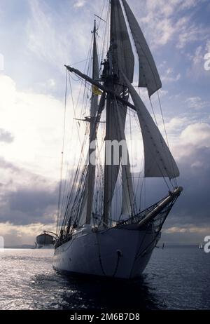 Schwedischer Navy-Schoner Gladan, Sonnenuntergang im Solent, 1990 Stockfoto