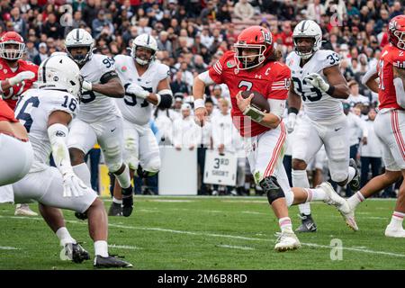 Utah Utes Quarterback Cameron Rising (7) spielt den Ball während des 109. Rose Bowl Fußballspiels gegen die Penn State Nittany Lions, Montag, Januar Stockfoto