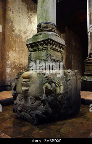 Medusa, Basilika Cisterna, Istanbul Stockfoto