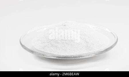 Mica sericite oder Sericite ist ein feines, graues, weißes Pulver, ein hydriertes Kaliumaluminiumsilikat. Bestandteil der Lebensmittelindustrie. Stockfoto