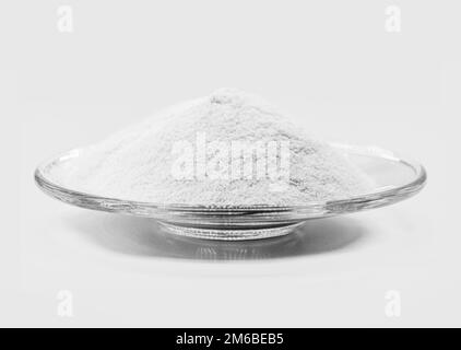 Mica sericite oder Sericite ist ein feines, graues, weißes Pulver, ein hydriertes Kaliumaluminiumsilikat. Bestandteil der Lebensmittelindustrie. Stockfoto