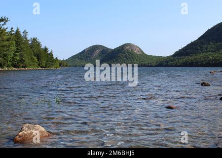 North and South Bubble am Jordan Pond im Acadia-Nationalpark in Maine Stockfoto