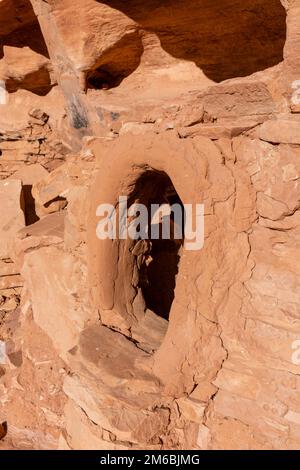 Burgruine. Rucksacktouren in Grand Gulch und Anasazi-Wohnungen und Felskunst. In Der Nähe Von Blanding, Utah, Usa. Stockfoto