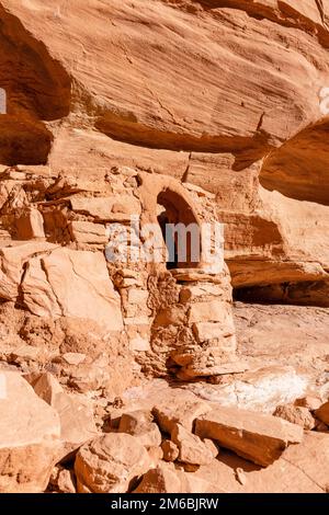 Burgruine. Rucksacktouren in Grand Gulch und Anasazi-Wohnungen und Felskunst. In Der Nähe Von Blanding, Utah, Usa. Stockfoto