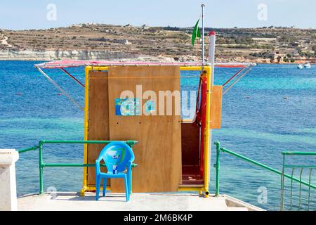 Rettungsschwimmer-Station in St. Thomas Bay, Marsascala, Malta Stockfoto