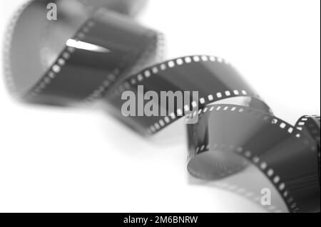 Aufgerollter belichteter 35-mm-Filmstreifen Stockfoto