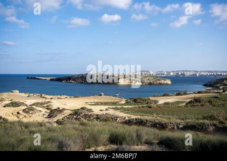 Blick auf St. Paul Island auf Malta an einem sonnigen und schönen Tag. Stockfoto